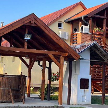 Vénusz Üdülőcentrum Tiszacsege Exterior foto