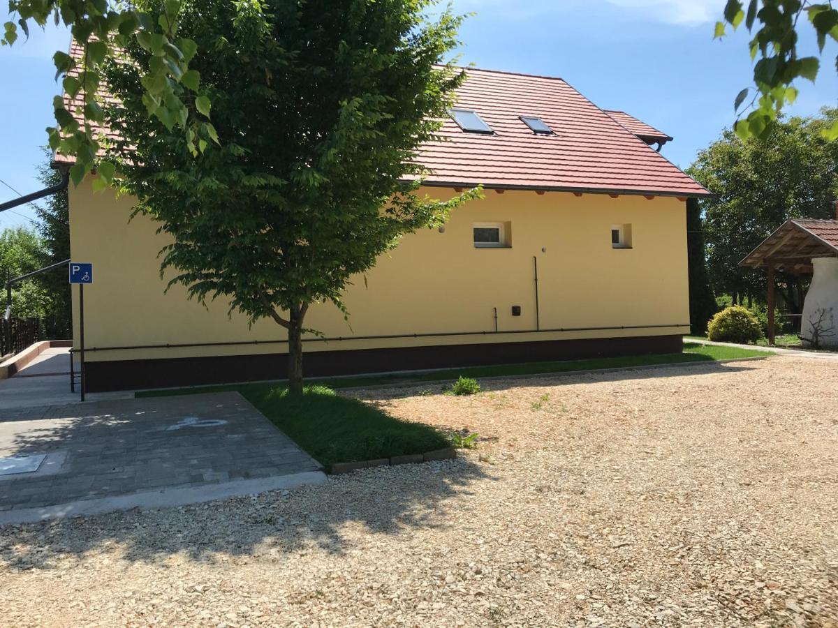 Vénusz Üdülőcentrum Tiszacsege Exterior foto