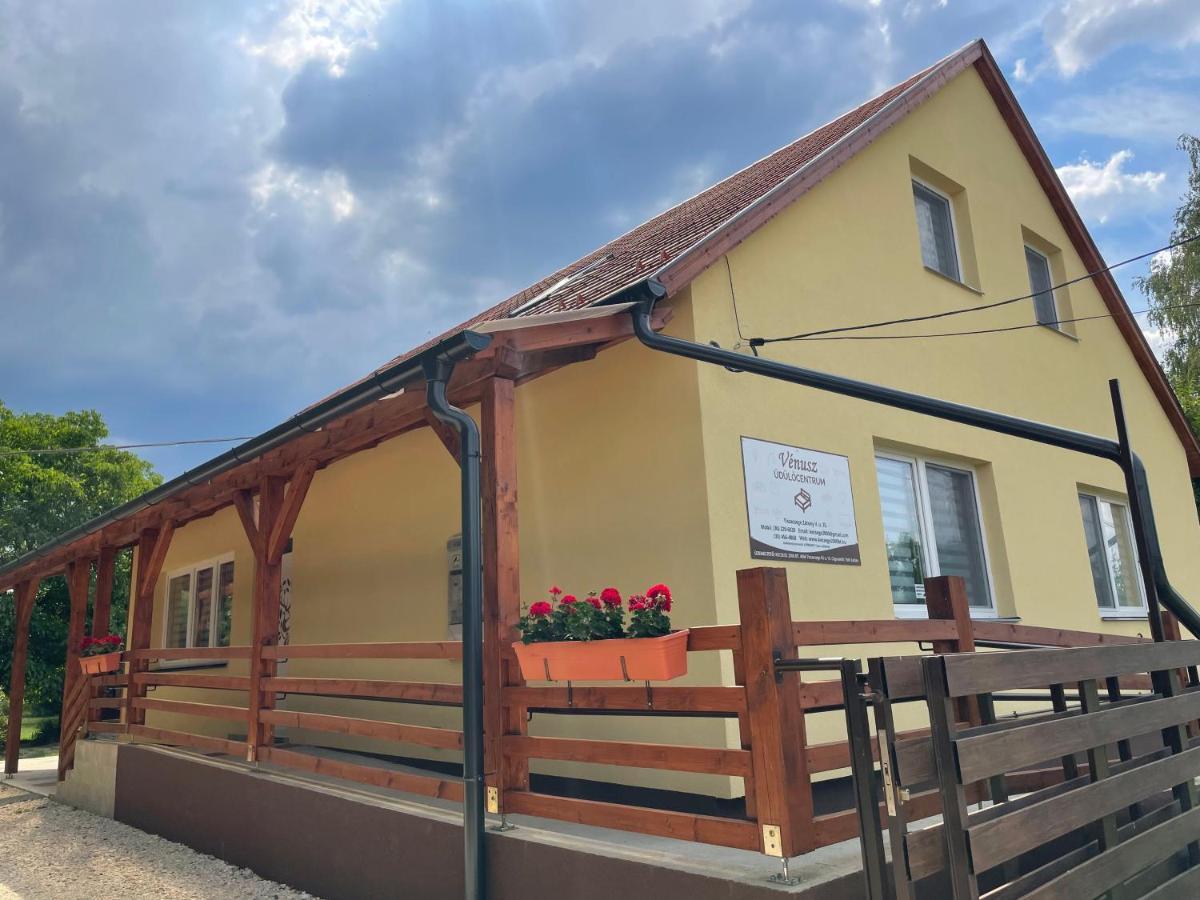 Vénusz Üdülőcentrum Tiszacsege Exterior foto