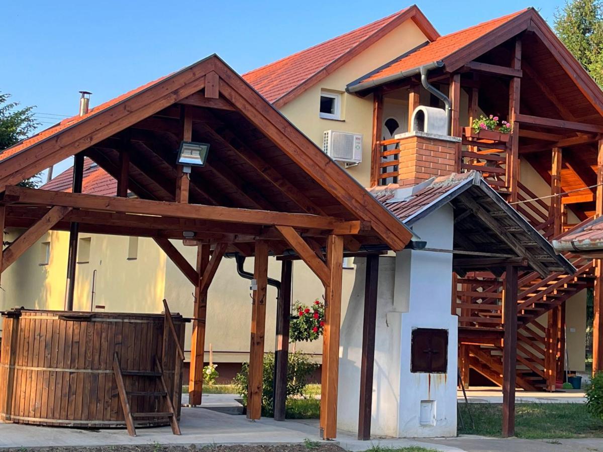 Vénusz Üdülőcentrum Tiszacsege Exterior foto